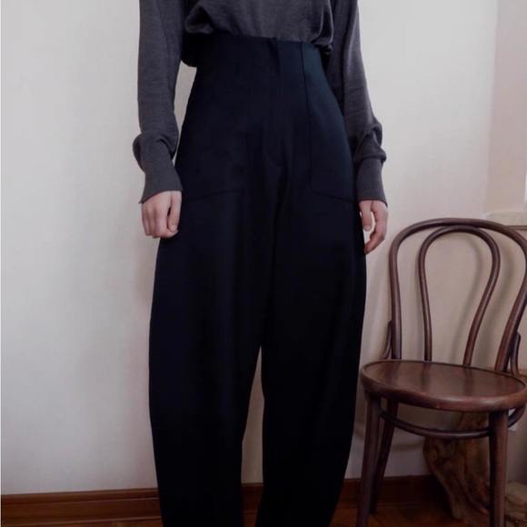 toteme style high waist curved wide leg trousers - Picture 2 of 4